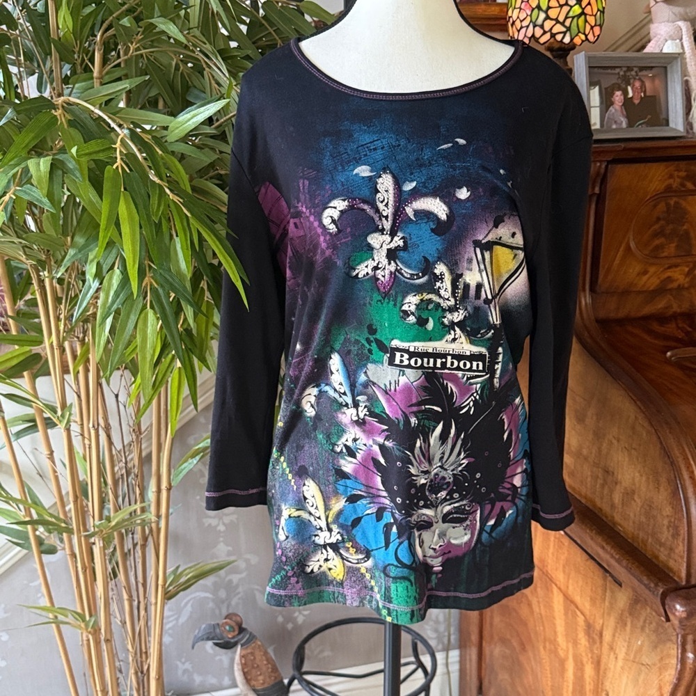 BLUE CANYON ladies New Orleans, crewneck, long sleeve tee. BOURBON. Street NOLA. - Picture 12 of 12